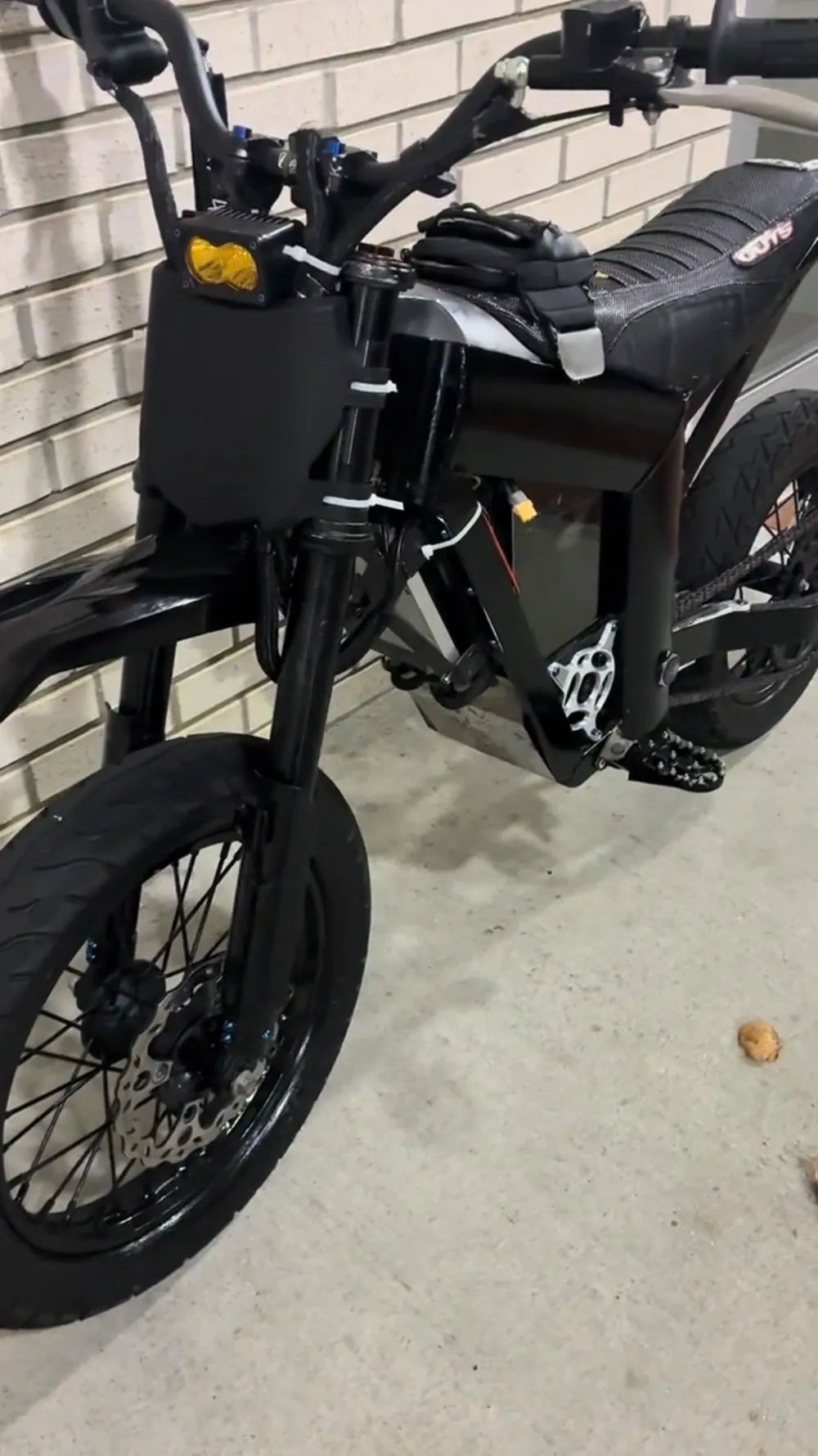 Tuttio Motor Cover